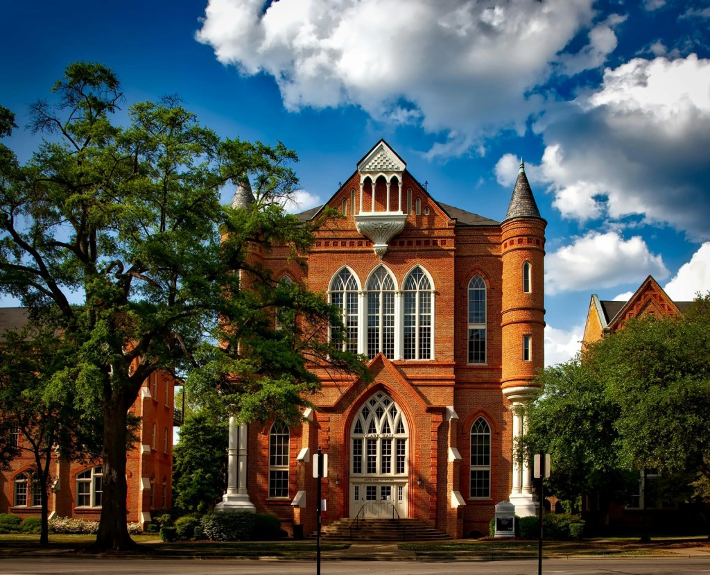 Clark Hall at University of Alabama (Image by Pixabay on Pexels)